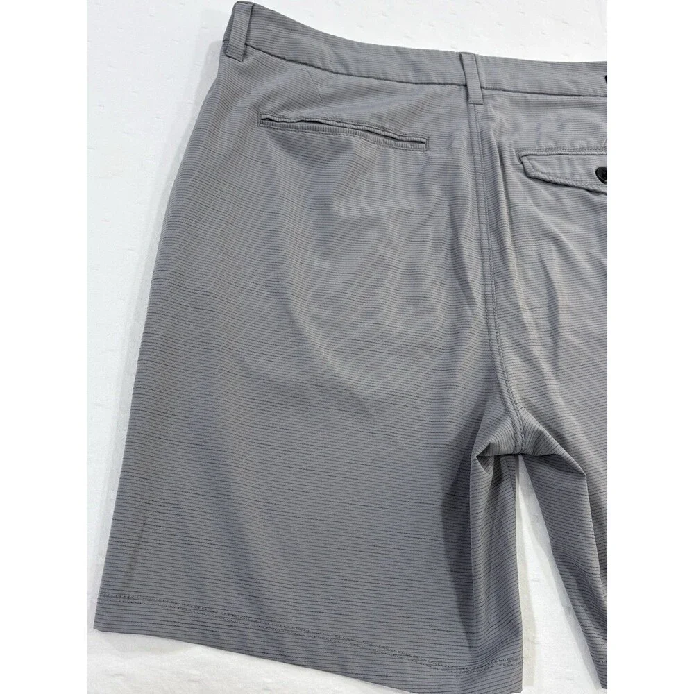 Vuori Mens Aim Pebble Short Size 34 Gray Micro Stripe V399 Golf
